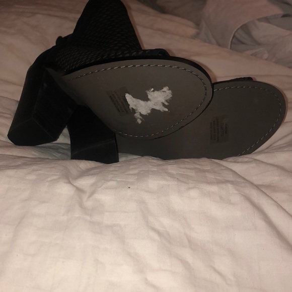 Peep toe Booties - Picture 3 of 8